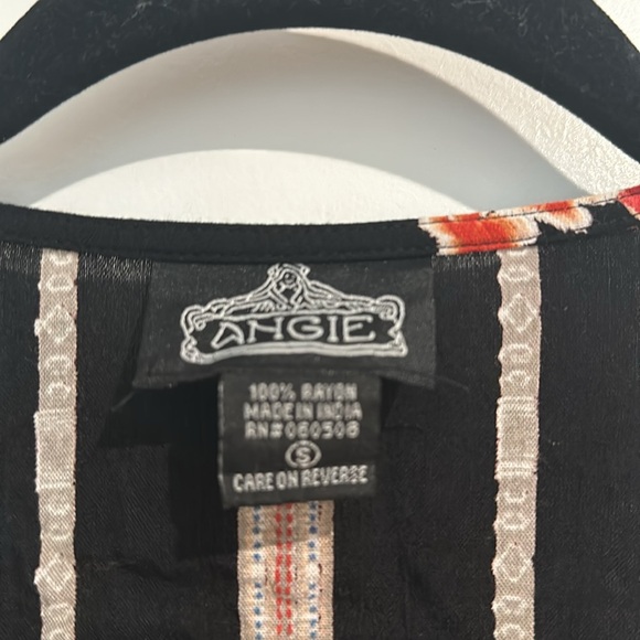 a black cardigan - Picture 2 of 3